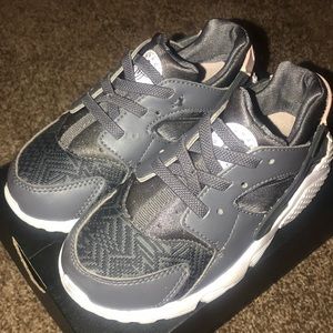 Girls Nike Huarache Sneakers